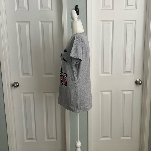 Witch Hello Kitty Halloween Tee Grey Size: Medium - Picture 4 of 6